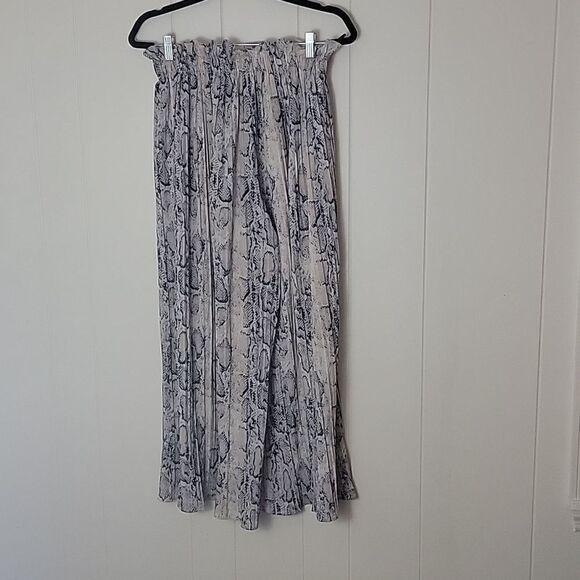 Pleated flowy pants   - Picture 3 of 4